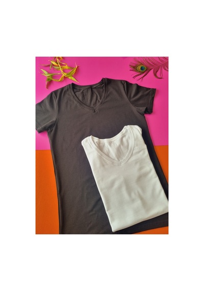 Demirsa Boutique Yarım Kol V Yaka 2'li Siyah Ve Beyaz Renk Modal Kadın Atlet T-shirt Siyah-beyaz Demirsa Boutique Yarım Kol V Yaka 2'li Siyah Ve Beyaz Renk Modal Kadın Atlet T-shirt Siyah-beyaz