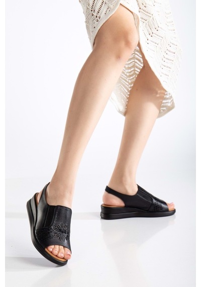 Analin Shoes Kadın Hakiki Deri Lastikli Sandalet Siyah