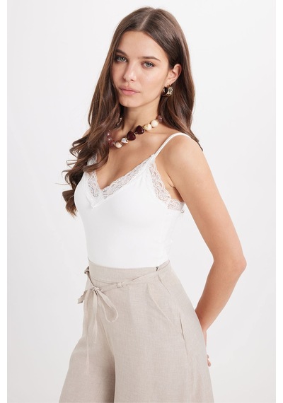 Tudors Kadın Slim Fit Dar Kesim İnce Askılı Dantel Detaylı Likralı Ekru Crop Atlet-50959
