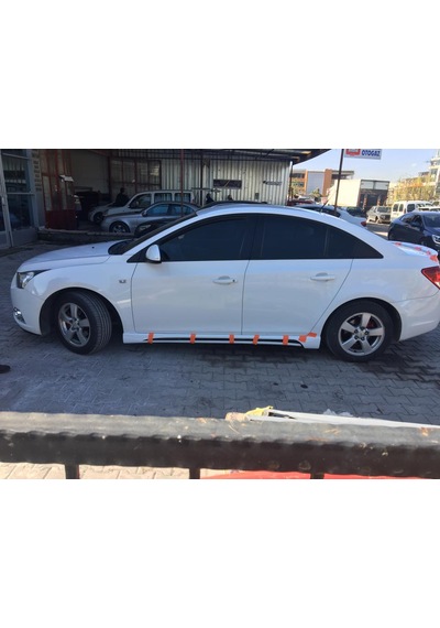 Chevrolet Cruze Marşpiyel Takımı Kanallı Model Plastik