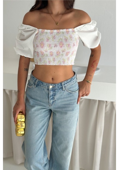 Femelle Beyaz Çiçek Desenli Büzgülü Kısa Kollu Romantik Stil Carmen Crop Bluz