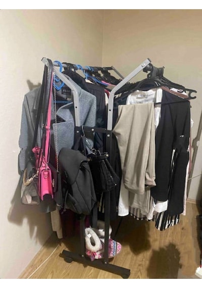 Teknor V Ayarlı Paslanmaz Metal Konfeksiyon Elbise Askılık Tekerlekli Portatif Askılık Siyah