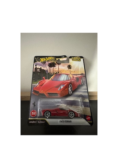 Hot Wheels Enzo Ferrari Boulevard Kırmızı