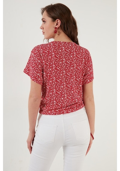Lela Desenli Önü Büzgülü V Yaka Crop Bayan Bluz 5864486Y4 Kırmızı Lela Desenli Önü Büzgülü V Yaka Crop Bayan Bluz 5864486Y4 Kırmızı