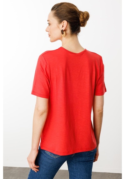 Desen Triko Kadın Yakası Yırtmaçlı Ve İşlemeli T-shirt 25768 Mercan Mercan