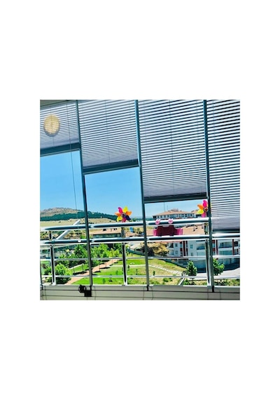 Naza Cam Balkon Plise Perde Akordeon Vidalı Sistem Tüm Cam Standartlarına Uygun Renk Seçenekli Alüminyum Profil Polyester Stor Perde Çok Renkli Naza Cam Balkon Plise Perde Akordeon Vidalı Sistem Tüm Cam Standartlarına Uygun Renk Seçenekli Alüminyum Profil Polyester Stor Perde Çok Renkli