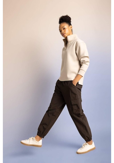 DeFacto Fit Standart Fit Basic Düz Sporcu Paraşüt Pantolon C0373AX23WNBN573 DeFacto Fit Standart Fit Basic Düz Sporcu Paraşüt Pantolon C0373AX23WNBN573