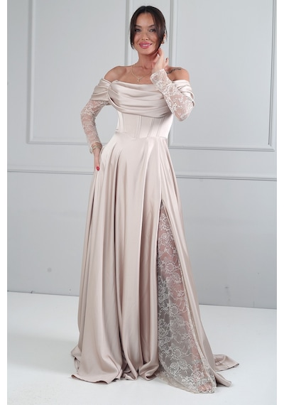 By Saygı Kadın Kayık Drapeli Yaka Astarlı Dantel Detaylı Geniş Beden Aralıklı Uzun Saten Elbise Krem By Saygı Kadın Kayık Drapeli Yaka Astarlı Dantel Detaylı Geniş Beden Aralıklı Uzun Saten Elbise Krem