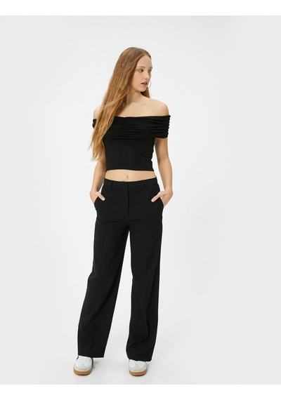 Koton Madonna Yaka Tişört Crop Drape Detaylı Viskoz Kumaş Slim Fit Siyah 4sal10810ık Siyah Koton Madonna Yaka Tişört Crop Drape Detaylı Viskoz Kumaş Slim Fit Siyah 4sal10810ık Siyah
