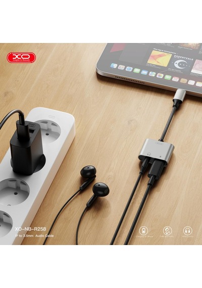 Özel Seri Siyah Aparat Müzik Kablosu Telefon Ucu Lightning To 3.5mm Aux Ve Şarj Girişli Adaptör