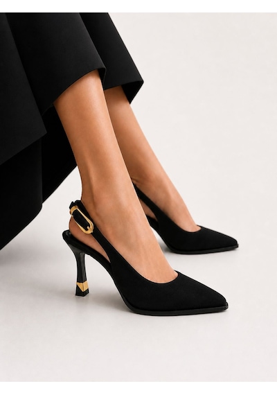 Papucumun Dünyası Siyah Slingback Sivri Burun Topukta Gold Metal Detaylı Ayarlanabilir Arka Tokalı Stiletto Papucumun Dünyası Siyah Slingback Sivri Burun Topukta Gold Metal Detaylı Ayarlanabilir Arka Tokalı Stiletto