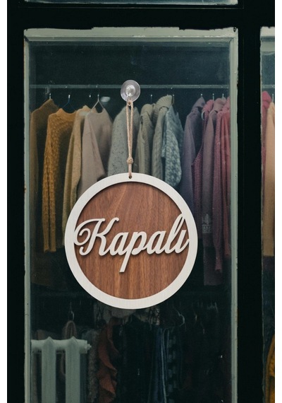 Üç Katlı El Yazılı Modern Açık/kapalı Tabelası - Akçaağaç-beyaz