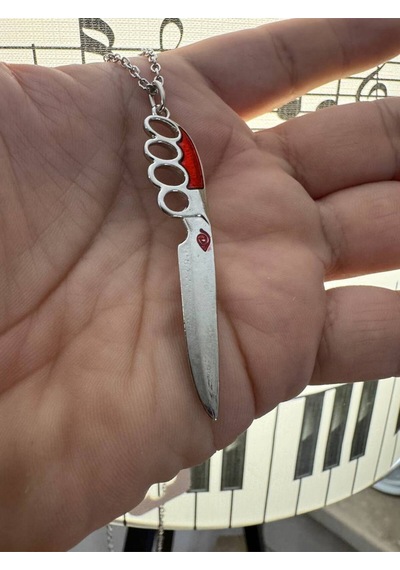 Krom Kırmızı Bıçak Figürlü Kolye 60 Cm Zincirli Savaş Temalı Unisex Takı Çok renkli