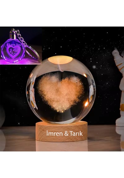 İsme Özel Büyük Boy Işıklı Ahşap Kaideli Kalp Cam Küre 8cm Ve Anahtar Seti