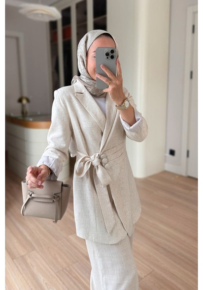 Ka Hijab Bel Detaylı Vatkalı Ceketli Takım - Bej
