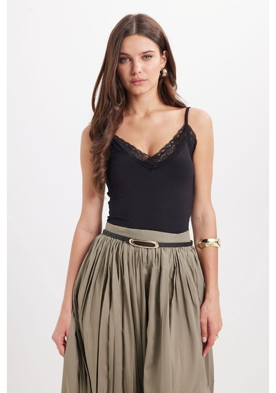 Tudors Kadın Slim Fit Dar Kesim İnce Askılı Dantel Detaylı Likralı Siyah Crop Atlet-50960