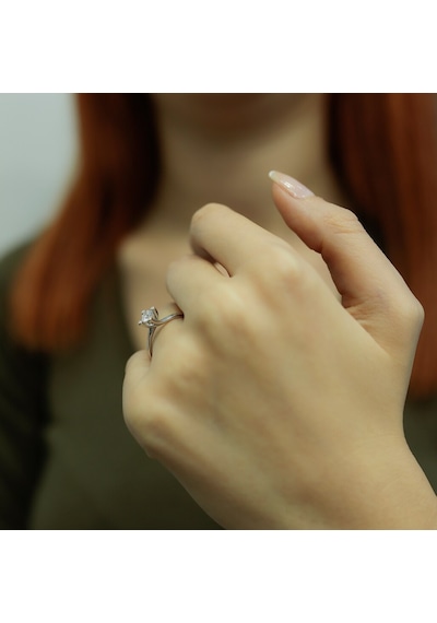 Lova H Renk 0,31 Karat Pırlanta Tektaş Yüzük - IDL Sertifikalı