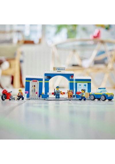 LEGO® City Polis Merkezi Takibi 60370 4+ Yaratıcı Oyuncak Yapım Seti (172 Parça)