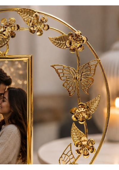 Lüx Gold Kelebek Ve Çiçek Figürlü Pleksi Tabanlı Metal Fotoğraf Çerçevesi 27 Cm Hediyelik Dekoratif Hediyelik Eşya