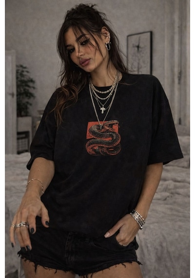 Yolo Street Yılan Baskılı Oversize Beyaz Tişört Kadın Streetwear T-shirt Siyah
