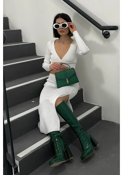 Hiccup 2 Parça: V Yaka Uzun Kollu Crop Top & Yüksek Bel Yırtmaçlı Maxi Etek Tozlu Beyaz