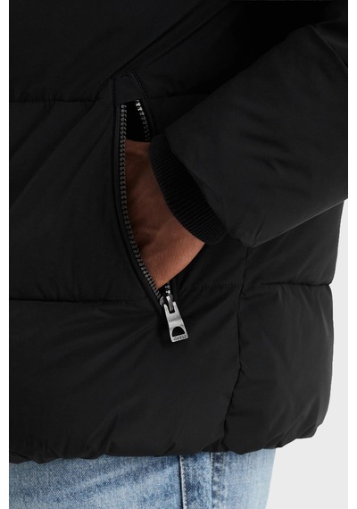 Guess Stretch Suya Dayanıklı Kapitoneli Çıkarılabilir Kapüşonlu Şişme Mont M6bl58w4170 Erkek Mont M6bl58 W4170 Jblk Siyah Guess Stretch Suya Dayanıklı Kapitoneli Çıkarılabilir Kapüşonlu Şişme Mont M6bl58w4170 Erkek Mont M6bl58 W4170 Jblk Siyah