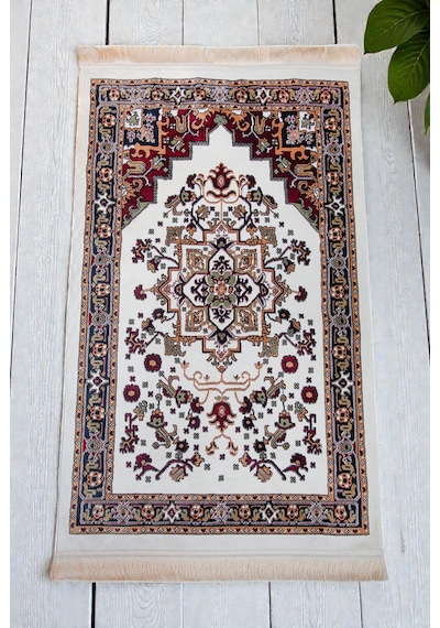 Halı Seccade Desenli Krem Seccade Klasik Motifli Kaymaz Tabanlı Namazlık