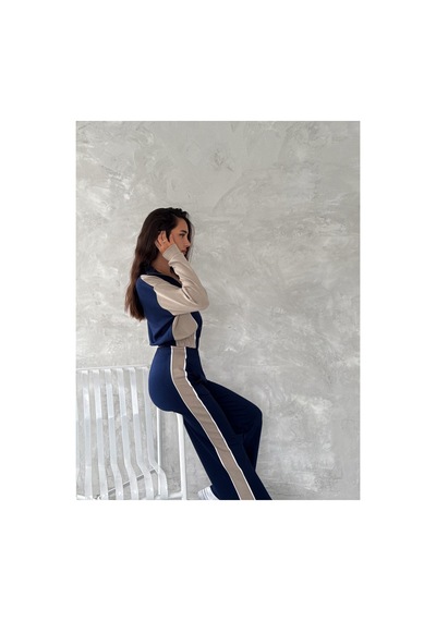 Gugus Kadın Trend Eşofman Takımı Dik Yaka Fermuarlı Bol Paça Yanları Şeritli Aysho Model Lacivert-bej Gugus Kadın Trend Eşofman Takımı Dik Yaka Fermuarlı Bol Paça Yanları Şeritli Aysho Model Lacivert-bej