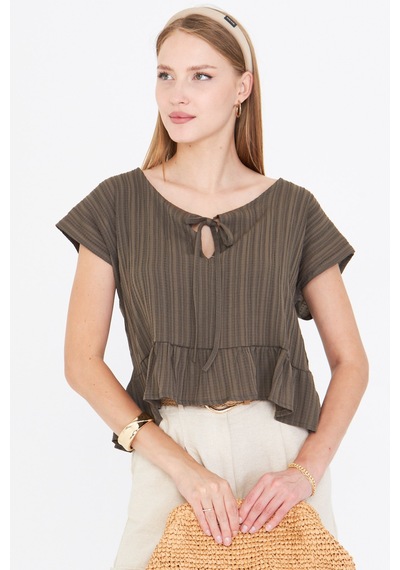 Armonika Kadın Koyu Haki Yarasa Kol Yakası Bağlamalı Eteği Fırfırlı Oversize Crop Bluz Arm-24y001088 Armonika Kadın Koyu Haki Yarasa Kol Yakası Bağlamalı Eteği Fırfırlı Oversize Crop Bluz Arm-24y001088