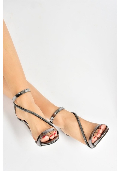 Fox Shoes Platin Ayna İnce Topuklu Taşlı Kadın Ayakkabı M251005134 Platin