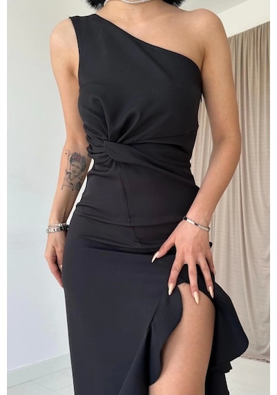 Defymoda Siyah Yırtmaçlı Volanlı Elbise Siyah