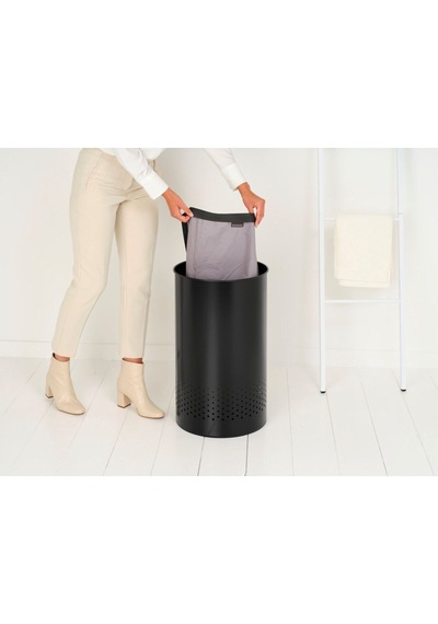 Brabantia Matt Black Plastik Kapaklı Çamaşır Sepeti 60lt Siyah