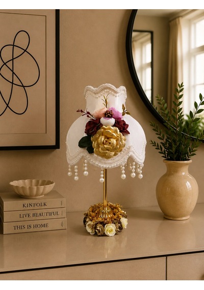 Ekru Kadife Kaplı Çiçek Dekorlu Başlık Gold Metal Çiçek Süslemeli Ayaklı Klasik Abajur 50x25cm