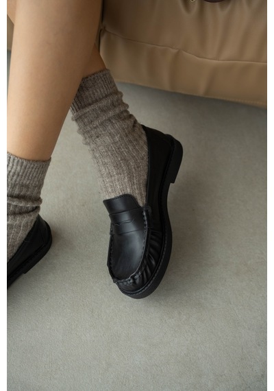 Selin Shoes Livo Kalın Ve Düz Taban Klasik Kadın Ayakkabı- Siyah Deri