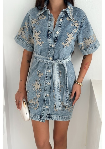 Femelle Kadın Nakışlı Denim Mini Elbise - Kemerli, Düğmeli, Kısa Kollu Jean Elbise Mavi