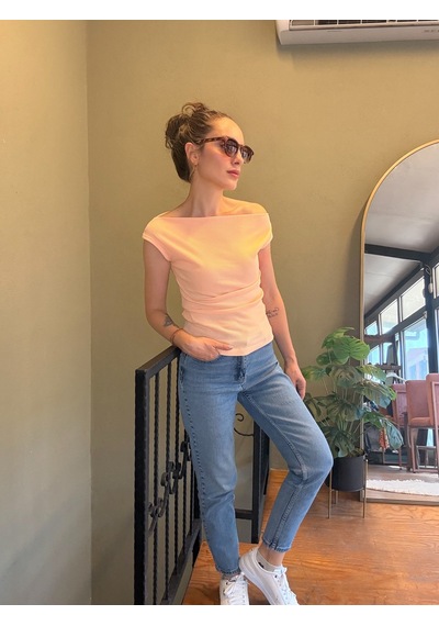 Ali Butik Kavun İçi Geniş Yaka Tişört