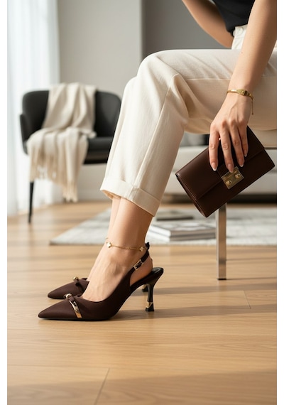 Enoch Kadın Taş Ve Metal Detaylı İnce Kadeh Topuklu Sivri Burun Slingback Ayakkabı Kahverengi Enoch Kadın Taş Ve Metal Detaylı İnce Kadeh Topuklu Sivri Burun Slingback Ayakkabı Kahverengi