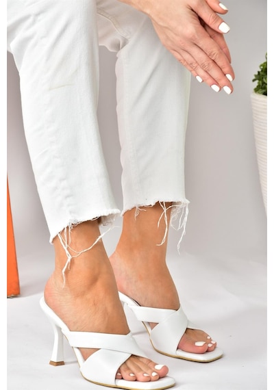 Fox Shoes Beyaz Çapraz Bantlı Kalın Topuklu Kadın Terlik P590033009