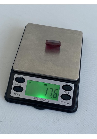 Faset Kesim Kırmızı Safir Taşı 17,6 Karat
