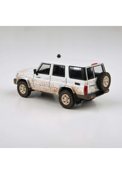 1:64 2014 Toyota Land Cruiser 76 Off Road Effect