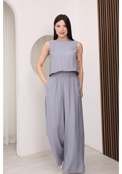 Famoda Gri Sırtı Çapraz Bağcıklı Crop Bluz & Yüksek Bel Palazzo Pantolon Alt Üst Takım Famoda Gri Sırtı Çapraz Bağcıklı Crop Bluz & Yüksek Bel Palazzo Pantolon Alt Üst Takım