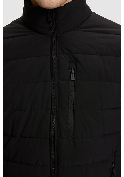U.S. Polo Assn. Erkek Siyah Dik Yaka Fermuarlı Cepli Kapitone Desenli Mont 50326263-vr046