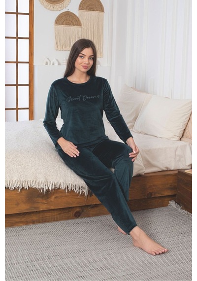 Kadın Kırmızı Renk Likralı Kadife Pijama Takımı Koyu Yeşil