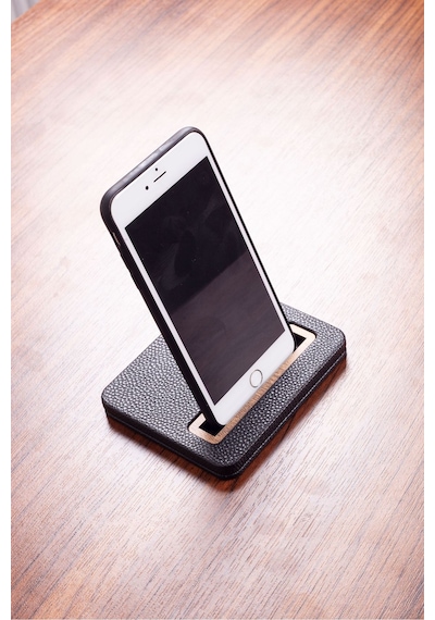 Turgut Office Deri Telefon Tutucu Ahşap Detaylı