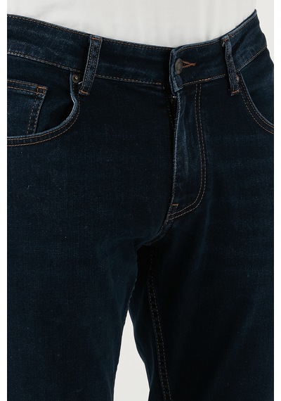 Buratti Pamuklu Regular Fit Normal Bel Boru Paça Jeans Erkek Kot Pantolon 2203C09Parma Lacivert Buratti Pamuklu Regular Fit Normal Bel Boru Paça Jeans Erkek Kot Pantolon 2203C09Parma Lacivert
