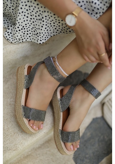 Selin Shoes Kandela Hasır Kalın Taban Bilek Bağlamalı Taşlı Sandalet - Siyah