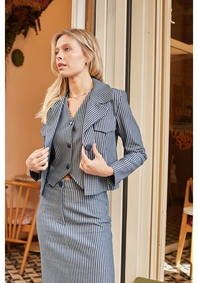 Kadın Yakalı Cep Kapaklı Uzun Kol Hafif Likralı Kumaş Blazer Ceket-lacivert Çizgi Lacivert Ç. Kadın Yakalı Cep Kapaklı Uzun Kol Hafif Likralı Kumaş Blazer Ceket-lacivert Çizgi Lacivert Ç.