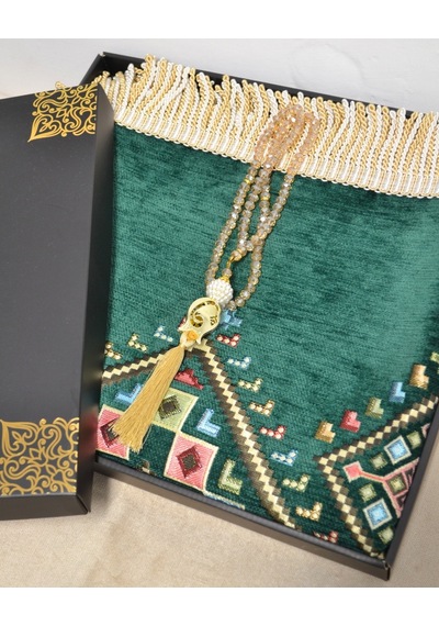 Hediyelik Seccade Tesbih Seti Kilim Desenli Kadife Astarlı Seccade, Kristal Tesbih Ve Özel Kutulu Lüks Hediye Seti Yeşil Hediyelik Seccade Tesbih Seti Kilim Desenli Kadife Astarlı Seccade, Kristal Tesbih Ve Özel Kutulu Lüks Hediye Seti Yeşil