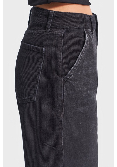 Itsbasic Kadın Taşlanmış Siyah Renk 2w5-1 Loose Fit Kadife Denim Parçalı Tasarım Denim Jean Itsbasic Kadın Taşlanmış Siyah Renk 2w5-1 Loose Fit Kadife Denim Parçalı Tasarım Denim Jean