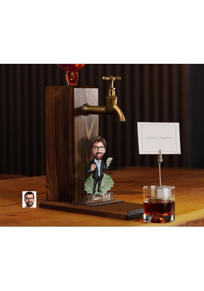 Bk Gift Kişiye Özel Patron Baba Karikatürlü Musluklu Ahşap Viski Standı-5, Viski Çeşmesi, Doğum Günü Hediyesi, İçecek Dispenseri